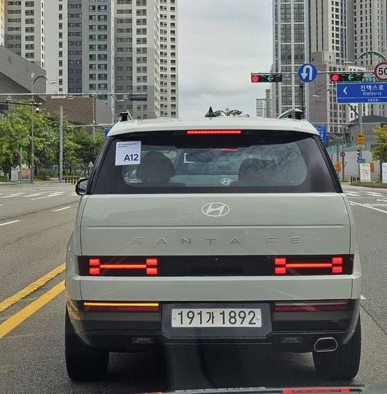 신형 싼타페 후면. 김수민 기자