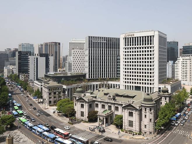 올해 준공된 한국은행 신축 통합별관과 한국은행 화폐박물관의 전경. [사진공동취재단]