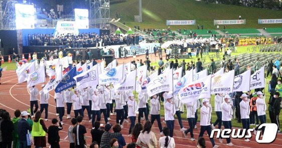 ‘제60회 전북도민체육대회’가 9월1일부터 3일까지 사흘간 김제시 일원에서 펼쳐진다. 사진의 59회 대회 개회식 장면.(전북체육회 제공)/뉴스1