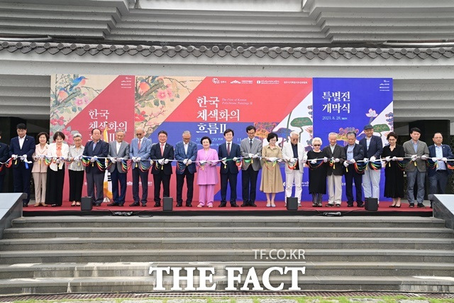 진주시와 국립진주박물관이 공동기획한 ‘한국 채색화 흐름Ⅱ’ 특별전 개막식 모습/진주시