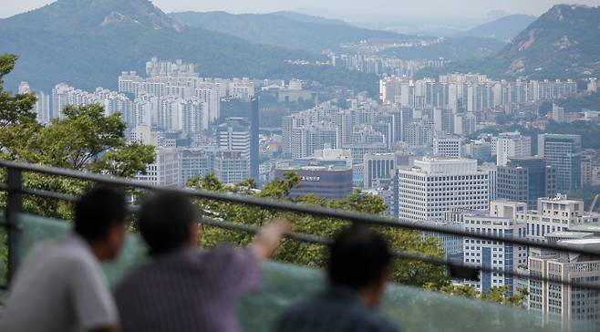 남산에서 바라본 도심 아파트 단지. /뉴스1