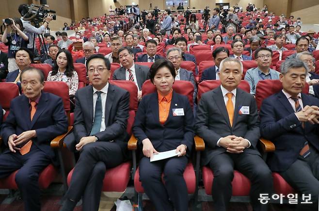 새로운 정당의 주춧돌을 놓은 양향자 의원(가운데)과 주요 인사들.