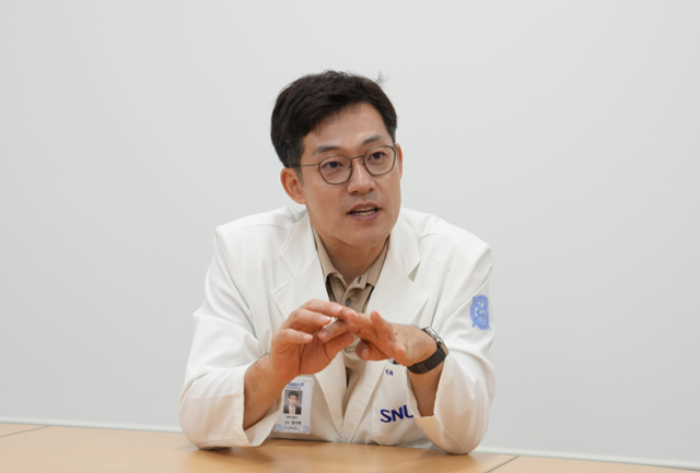 강시혁 분당서울대병원 순환기내과 교수는 "관상동맥이 좁아져 발생하는 협심증을 제대로 관리·치료하지 않으면 심근경색으로 악화해 목숨을 위협할 수 있다"고 했다. 분당서울대병원 제공