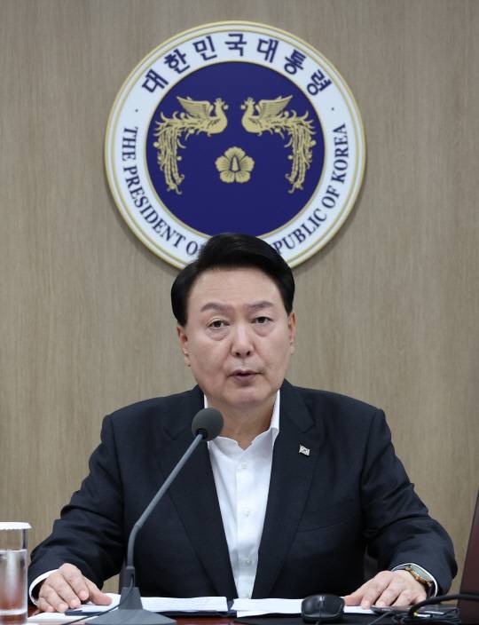 윤석열 대통령이 29일 서울 용산 대통령실 청사에서 국무회의를 주재하고 있다. 연합뉴스