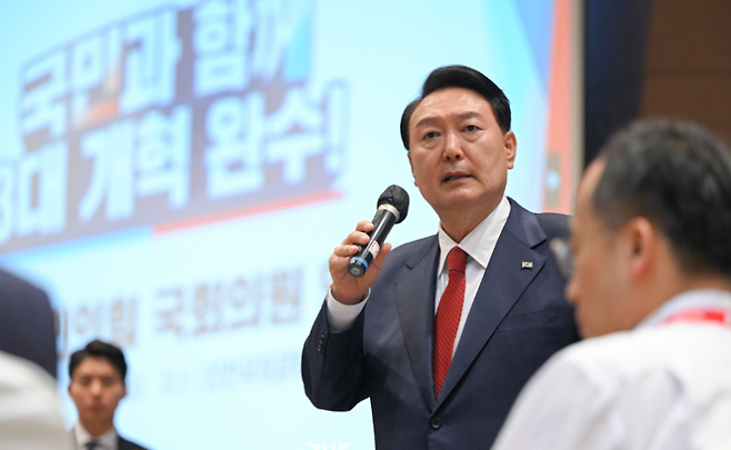 윤석열 대통령이 어제(28일) 열린 국민의힘 연찬회에서 발언하는 모습 (사진, 대통령실)