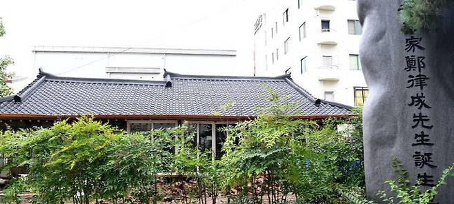 23일 오전 광주 동구 불로동 내 작곡가 정율성 선생 생가에서 역사공원 조성 공사가 펼쳐지고 있다. 정 선생은 항일단체 조선의열단 출신 중국 3대 음악가로 꼽히나 최근 생가터 역사공원 조성 사업을 놓고 이념 논쟁에 휘말렸다.[뉴시스]