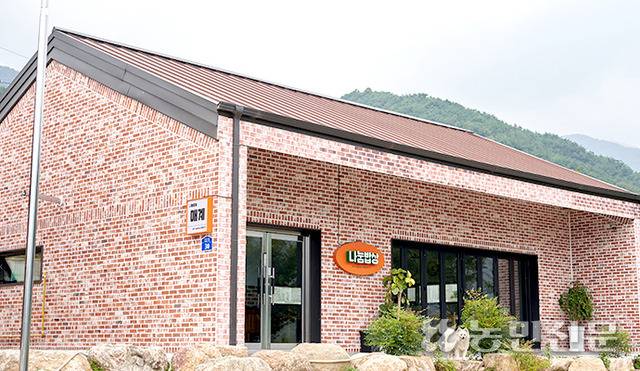 매계마을은 매주 수요일마다 ‘나눔식당’에서 무료 식사를 제공한다. 마을주민은 물론 마을호텔 고객도 이용할 수 있다.