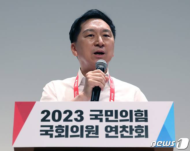 김기현 국민의힘 대표가 지난 29일 인천 중구 인천국제공항공사 인재개발원에서 열린 2023 국회의원 연찬회에서 발언을 하고 있다. 2023.8.29/뉴스1 ⓒ News1 송원영 기자