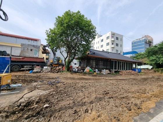 광주 동구 불로동 정율성 생가 부지에서 정율성 역사공원 조성 공사가 진행되고 있다. 황희규 기자