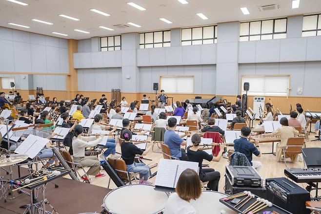 The National Orchestra of Korea rehearses for "Discovery." (National Theater of Korea)