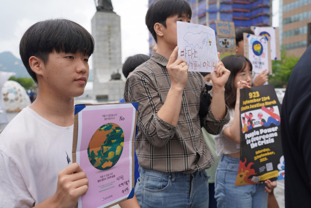 ▲환경·노동·시민사회 단체 등이 모여 만든 '923기후정의행진 조직위원회'(조직위)는 30일 서울 종로구 광화문광장에서 '대정부요구 발표 기자회견'을 열고 "기후위기로 우리가 사는 세계가 이미 무너져 내리고 있다"며 정부를 향한 5대 요구 사항을 발표했다. ⓒ프레시안(박정연)