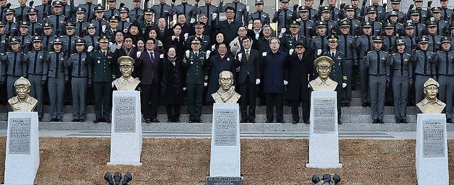 2018년 3월 1일 육군사관학교에서 열린 독립전쟁 영웅 5인 흉상 제막식. 연합뉴스