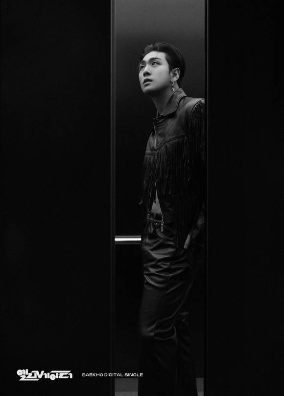 '엘리베이터'는 엘리베이터 안에서 나누는 사랑을 소재로 했다. 원곡은 랩 위주인데 백호는 자신의 강점이 부드러운 음색과 폭발적인 고음을 활용해 멜로디컬하게 재해석했다. /플레디스