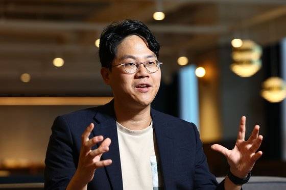 오상훈 럭스로보 대표가 서울 서초구 럭스로보 본사에서 중앙일보와 인터뷰하고 있다. 김종호 기자