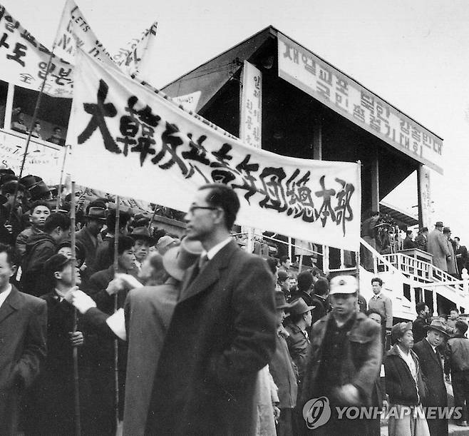 재일동포 북송반대 총궐기 대회 1959년 2월 16일 열린 재일동포 북송반대 총궐기 대회. 이날 재일동포 북송반대 전국위원회가 발족, 본격적인 반대운동에 나섰다. <저작권자 ⓒ 2002 연합뉴스. 무단전재-재배포 금지.>