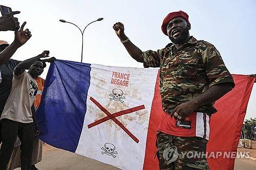 쿠데타 지지·프랑스 반대 니제르 시위대 [AFP 연합뉴스, 재판매 및 DB 금지]