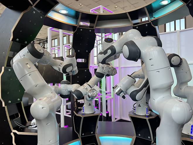 독일의 AI 컴퓨팅, 로봇 연구소인 CeTI가 IFA 2023에서 선보인 수술용 로봇. /황민규 기자