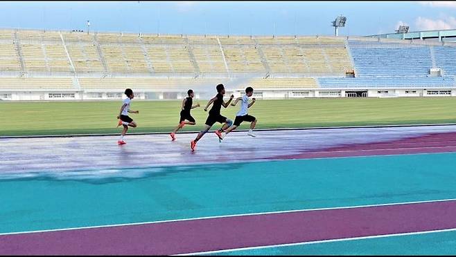 [제주=뉴시스] 하계 강화훈련 중인 제주 육상 선수들. (사진=제주도 제공) *재판매 및 DB 금지