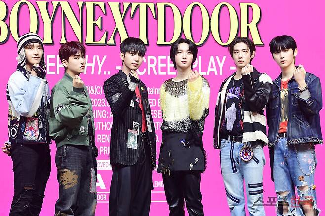 첫 번째 미니 앨범 '와이..(WHY)' 미디어 쇼케이스에 참석한 보이넥스트도어. ⓒ이혜영 기자 lhy@hankooki.com
