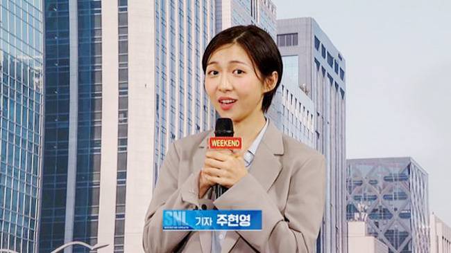 ‘인턴기자’로 활약하던 주현영은 개성 강한 후배들에 치이며 ‘젊은 꼰대’로 전락한다.