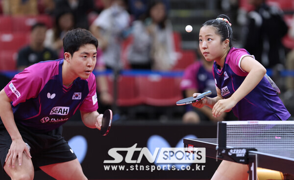 5일 오후 강원도 평창돔경기장에서 열린 '제26회 국제탁구연맹(ITTF)-아시아탁구연합(ATTU) 평창아시아탁구선수권대회' 혼합복식 32강전이 열렸다. 사진(평창)┃강명호 기자