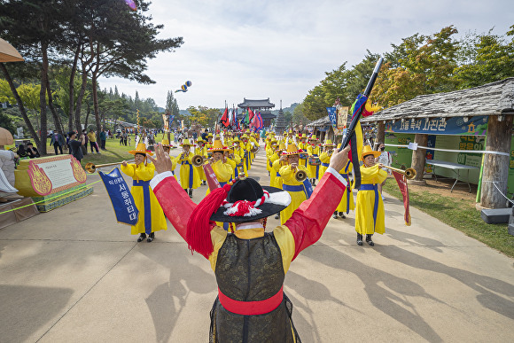 익산서동축제 전야제 무왕행차 퍼레이드 장면  [사진=익산시 ]