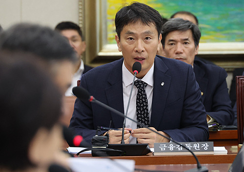 Financial Supervisory Service (FSS) governor Lee Bok-hyun is answering at the National Policy Committee meeting at the National Assembly on Sep. 4. [Photo by Yonhap]