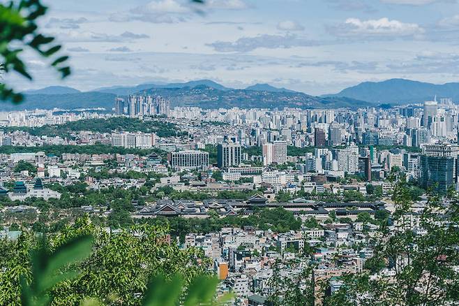 [서울=뉴시스]둘레길에서 본 서울 전경.(사진=서울시 제공) *재판매 및 DB 금지