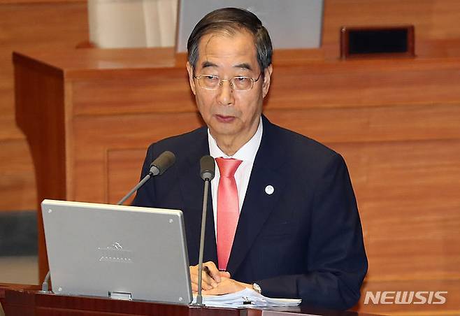 [서울=뉴시스] 이영환 기자 = 한덕수 국무총리가 5일 오후 서울 여의도 국회 본회의장에서 열린 제410회국회(정기회) 제2차 본회의 정치 분야 대정부 질문에서 설훈 더불어민주당 의원의 질의에 답하고 있다. 2023.09.05. 20hwan@newsis.com