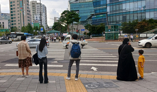 늦여름 더위가 이어진 4일 서대문 사거리 모습