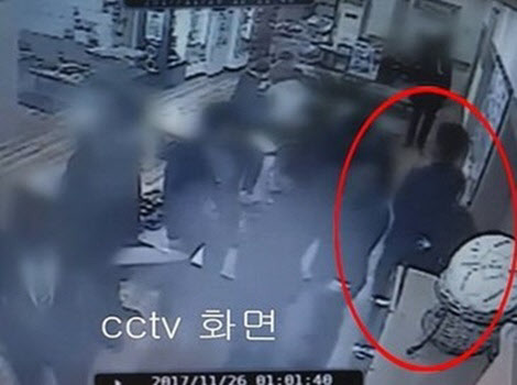 (곰탕집 성추행 사건 CCTV 장면. 사진=연합뉴스)