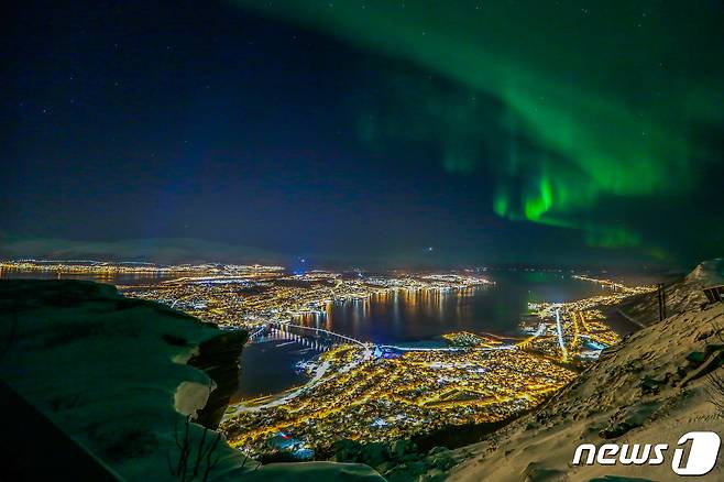 노르웨이 트롬쇠 야간 전경 및 오로라(GS샵 제공)