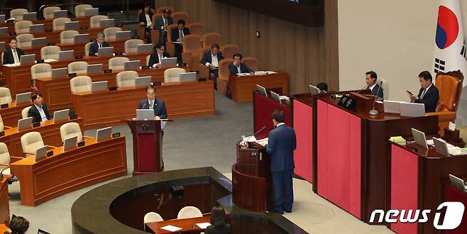 한덕수 국무총리가 6일 서울 여의도 국회에서 열린 제410회 국회(정기회) 제3차 본회의 외교·통일·안보 분야 대정부질문에서 성일종 국민의힘 의원의 질문에 답하고 있다. 2023.9.6/뉴스1 ⓒ News1 임세영 기자