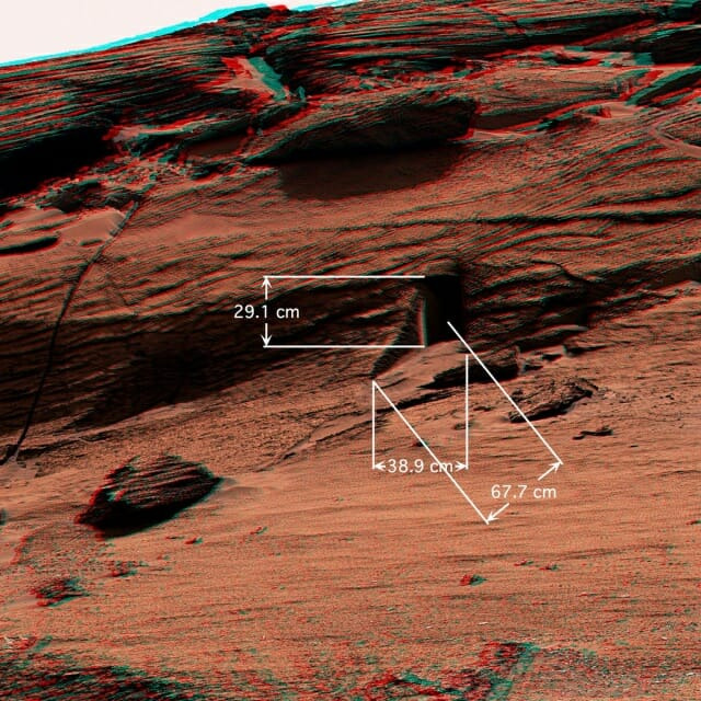 화성 출입구라고 알려진 바위의 실제 크기 관측 사진 (이미지=NASA)