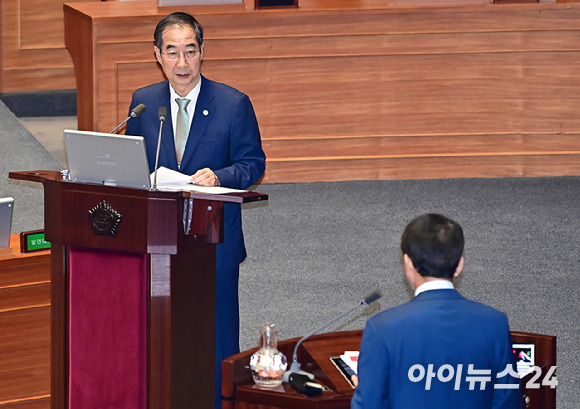 한덕수 국무총리가 6일 오후 서울 여의도 국회 본회의장에서 열린 외교·통일·안보 분야 대정부질문에서 성일종 국민의힘 의원 질의에 답하고 있다. [사진=곽영래 기자]