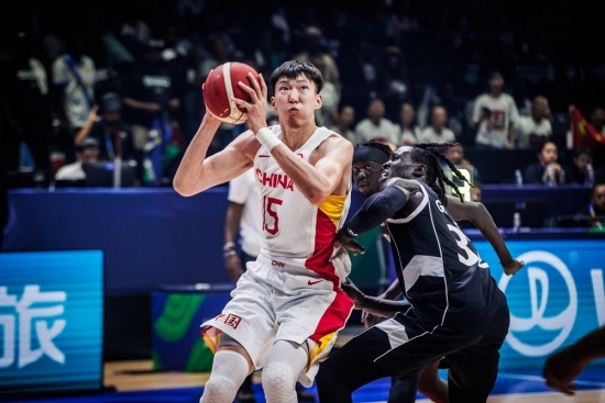 저우치의 허리 부상, 추일승호에는 호재다. 사진=FIBA 제공