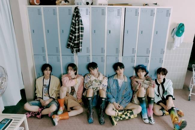 왼쪽부터 성호, 이한, 명재현, 태산, 운학, 리우