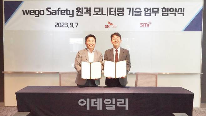 SK가스, 에스엠인스투루먼트는 7일 판교에 위치한 SK가스 본사에서 LPG 저장시설의 안전관리 수준 향상과 가스설비 모니터링 기술의 경쟁력 강화를 위한 MOU를 체결했다. (사진은 좌로부터 SK가스 이득원 Retail사업담당, SMI 김영기 대표이사)