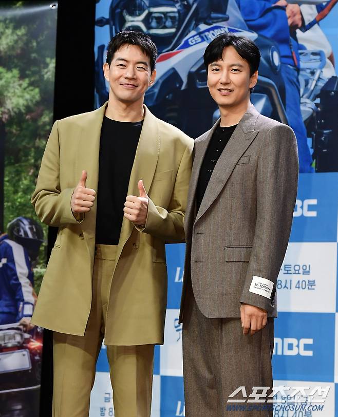 7일 오후 서울 상암동 MBC 골든마우스홀에 시사교양 프로그램 '뭐라도 남기리' 제작발표회가 열렸다. 포즈를 취하고 있는 이상윤, 김남길. 상암=송정헌 기자songs@sportschosun.com/2023.09.07/