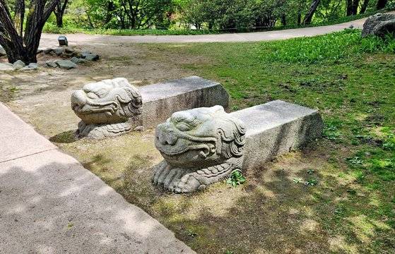 이건희 회장 유족이 국가에 기증한 광화문 월대 서수상(瑞獸像, 상상 속 상서로운 동물상). [사진 문화재청]