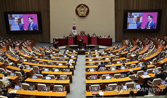 국회 대정부 질문, 경제 (서울=연합뉴스) 한상균 기자 = 7일 국회 본회의 대정부 질문에서 한덕수 국무총리가 답변하고 있다. 2023.9.7 xyz@yna.co.kr