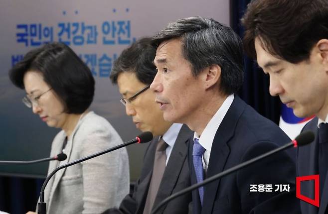 박구연 국무조정실 국무1차장이 4일 서울 종로구 정부서울청사에서 원전 오염수 방류 관련 향후 계획에 대해 브리핑하고 있다. 사진=조용준 기자 jun21@