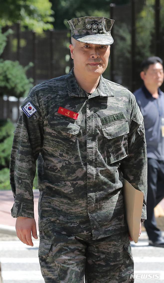 [과천=뉴시스] 김금보 기자 = 박정훈 전 해병대 수사단장(대령)이 8일 오후 경기 과천 고위공직자범죄수사처로 고발인 조사를 받기위해 출석하고 있다. 2023.09.08. kgb@newsis.com