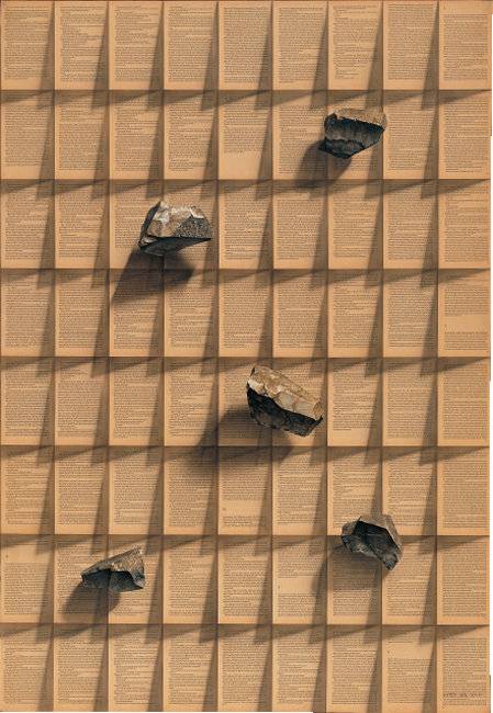 돌과 나비, 코트와 하이힐 등 일상에서 보기 쉬운 사물이 그에게 영감을 준다. [프린트베이커리]