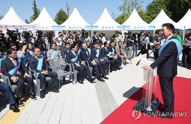 인사말하는 김기현 대표 (서울=연합뉴스) 신준희 기자 = 8일 국회에서 열린 '우리 수산물 소비 활성화 행사'에 참석한 국민의힘 김기현 대표가 인사말을 하고 있다. 2023.9.8 hama@yna.co.kr