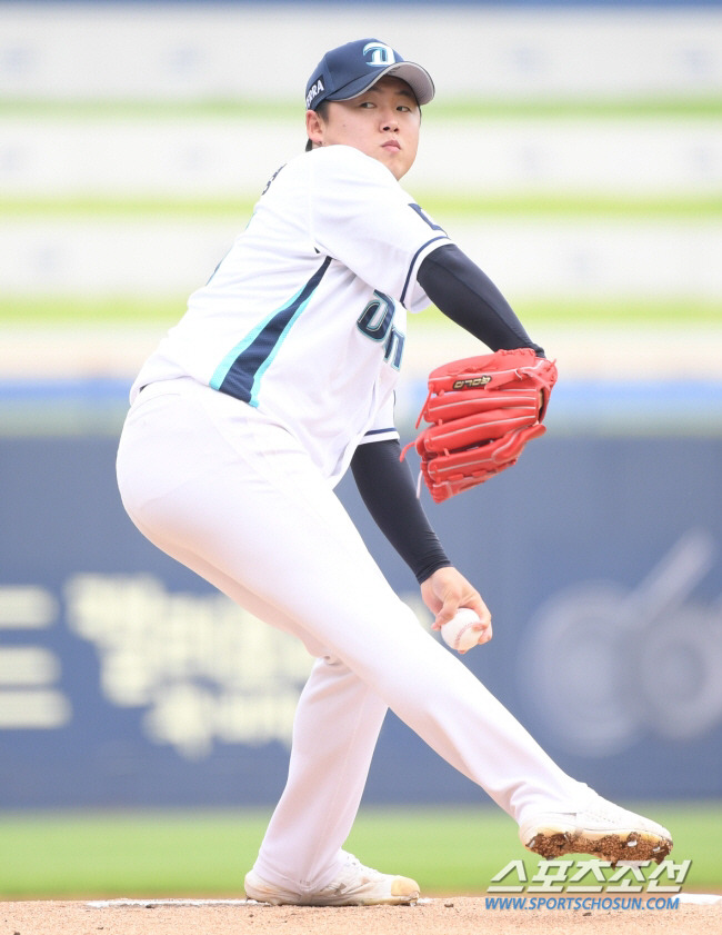 두산 베어스와 NC 다이노스의 2020 KBO 리그 경기가 2일 창원NC파크에서 열렸다. NC 선발투수 최성영이 힘차게 공을 던지고 있다. 창원=허상욱 기자 wook@sportschosun.com/2020.08.02/