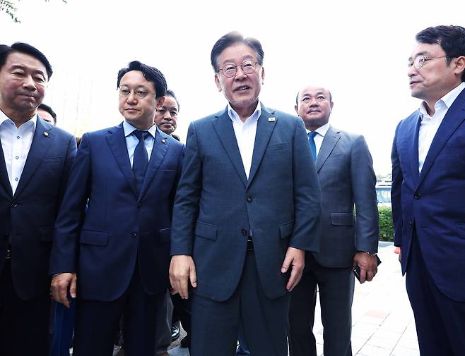 이재명 더불어민주당 대표가 9일 오전 경기도 수원시 영통구 수원지방검찰청으로 출석하고 있다. [연합]