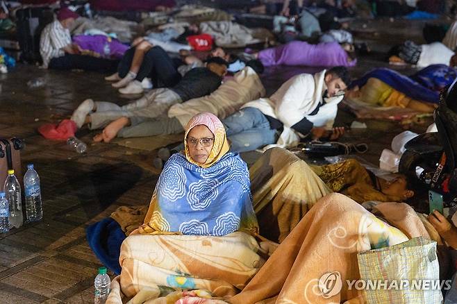 여진 공포에 질린 주민들 [AFP 연합뉴스 자료사진. 재판매 및 DB 금지]