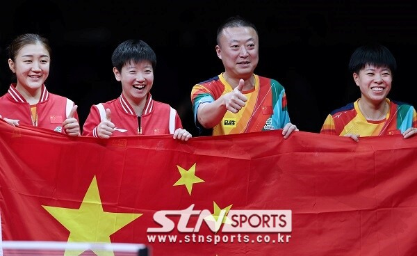 강원도 강원도 평창돔체육관에서 진행된 '제26회 국제탁구연맹(ITTF)-아시아탁구연합(ATTU) 평창아시아탁구선수권대회'에서 7개 전 종목을 석권한 중국 탁구대표팀. 사진(평창)┃강명호 기자