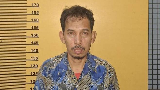 불임 치료한다면서 여성을 20여 차례 강간해 임신시킨 인도네시아 주술사가 경찰에 체포됐다. / 사진=detik.com